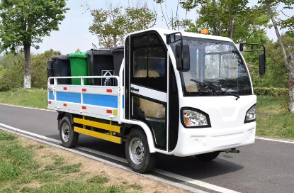 Picture of Four-wheel eight-barrel cleaning truck